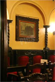 フランソア喫茶室の壁にかけられた絵画・名画の数々