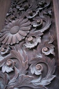 東本願寺の御影堂門の牡丹彫刻