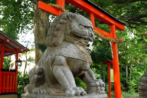 左側の唐獅子像