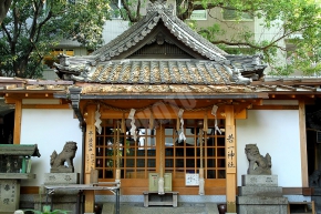 若一神社の拝殿