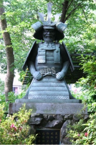 藤森神社の神鎧像（かむよろいぞう）