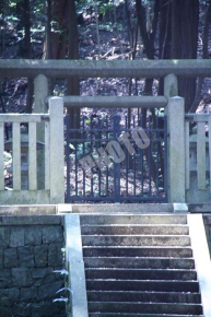 南禅寺の粟田山陵と呼ばれる鎌倉時代の後嵯峨天皇の中宮・西園寺姞子（さいおんじきつし）のお墓