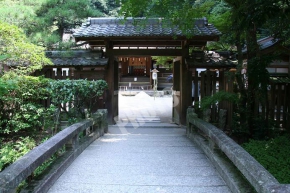 宇治上神社の橋と門