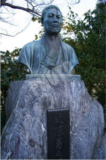 壬生寺の近藤勇像