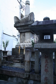 和泉式部のお墓と伝わる供養塔