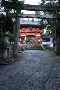 新日吉神宮の楼門