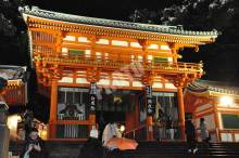 夜のライトアップ八坂神社