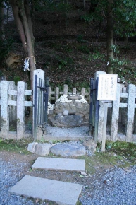 月読神社の月延石