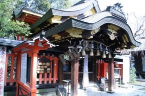 満足稲荷神社の拝殿