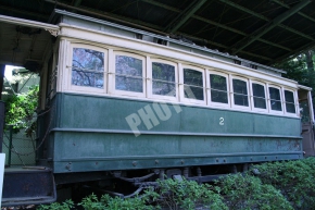 平安神宮 神苑の平安神宮が出来た年に設置された、日本で初めての電車