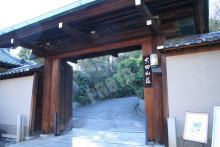 吉田山荘の入り口