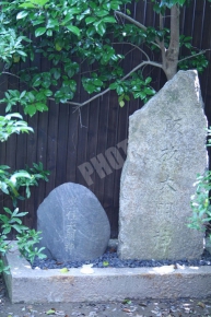 鎌達稲荷神社にある『坂杦大明神』『黒住大明神』の石碑