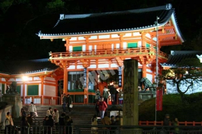 をけら詣り2011夜の八坂神社