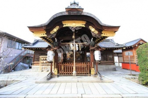 瀧尾神社鳥居の拝殿