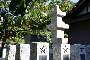 墓石と五芒星
