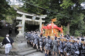石座神社へ戻る神輿