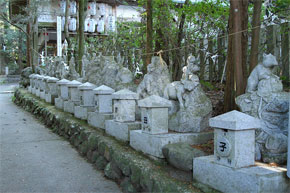 十二支石像