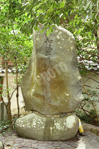 『和伎座天乃夫岐賣神社』と書かれた石碑