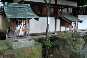 岩神大明神社と白山神社
