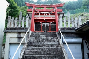 拝殿前の階段