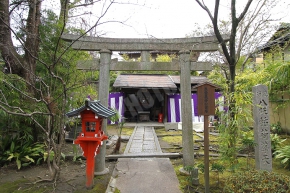 八坂稲荷神社